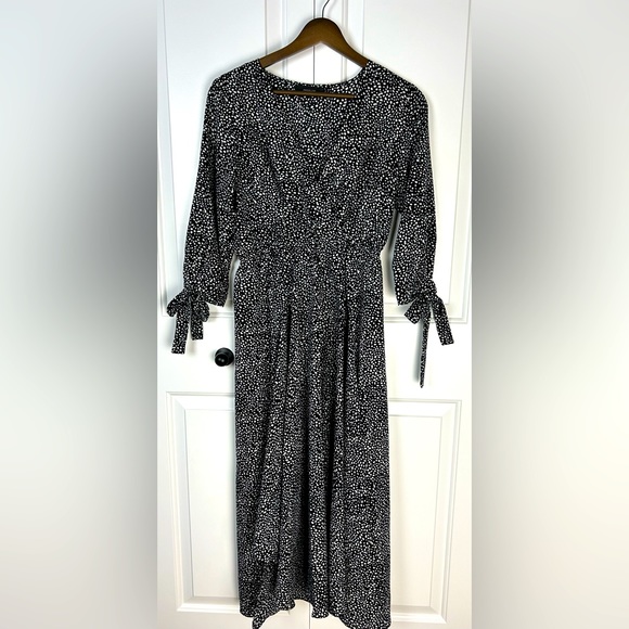 V Neck Three Quarter Sleeve With Bow Ties Maxi Dress with polka dot pattern - Picture 1 of 6
